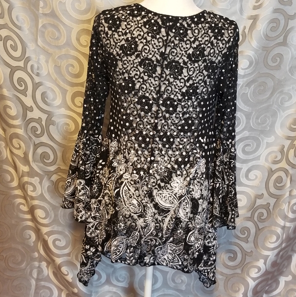 Dor dor couture asymetric long bell sleeve shirt - Picture 5 of 7